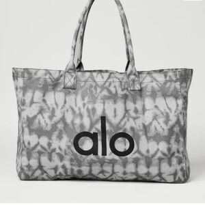 ALO Yoga Black and Gray Tie Dye Tote Bag 🤍